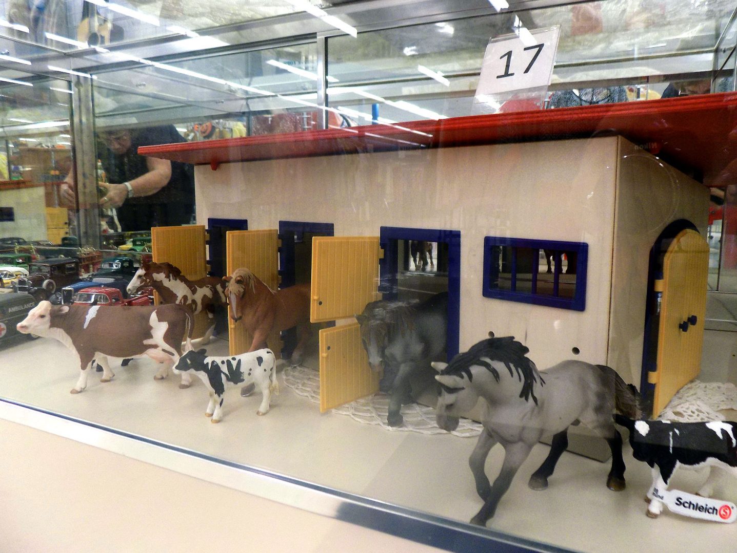 17schleichhorsesbarnassortedanimals St Vincent de Paul