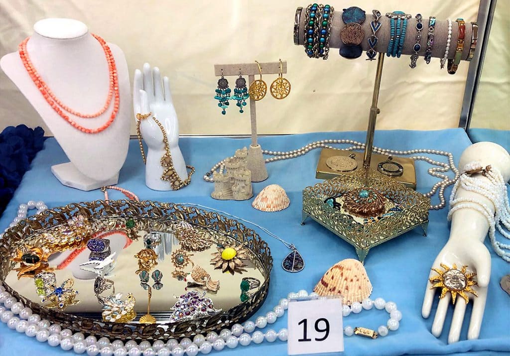 Women's sea jewelry.