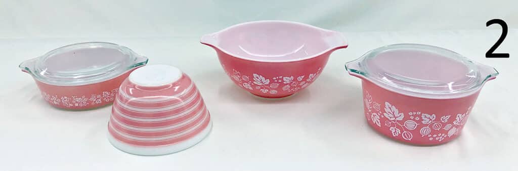 Pink Pyrex bowl set.
