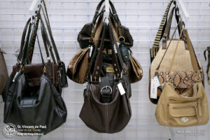 Used leather purses for sale in Fond du Lac.
