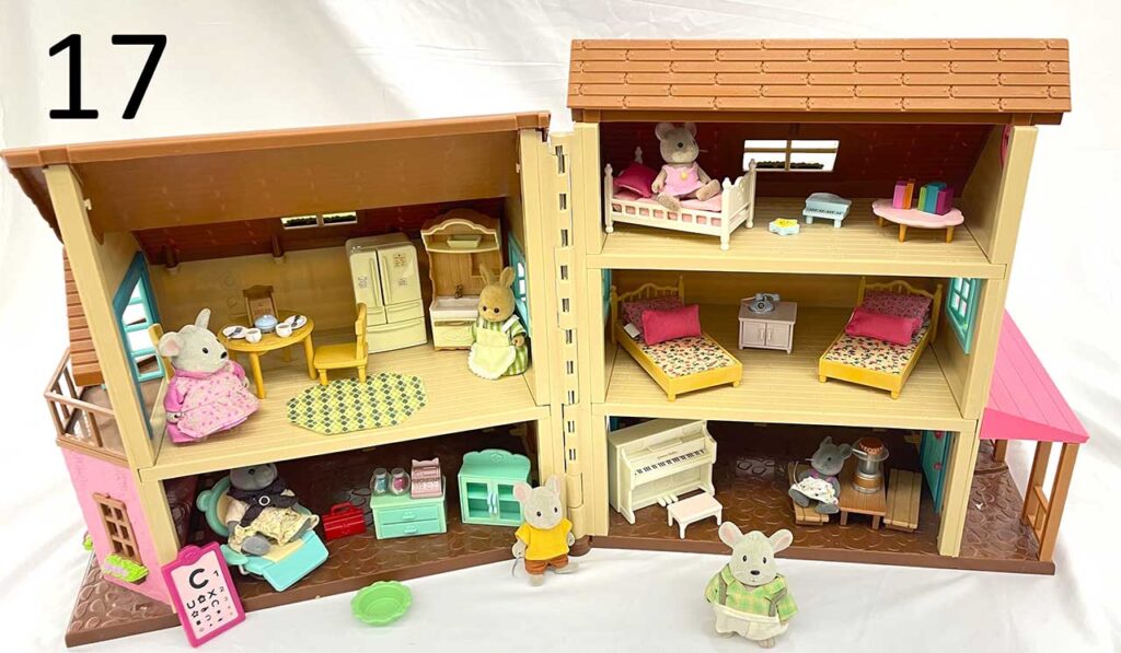 Lil Woodzeez house and figures.