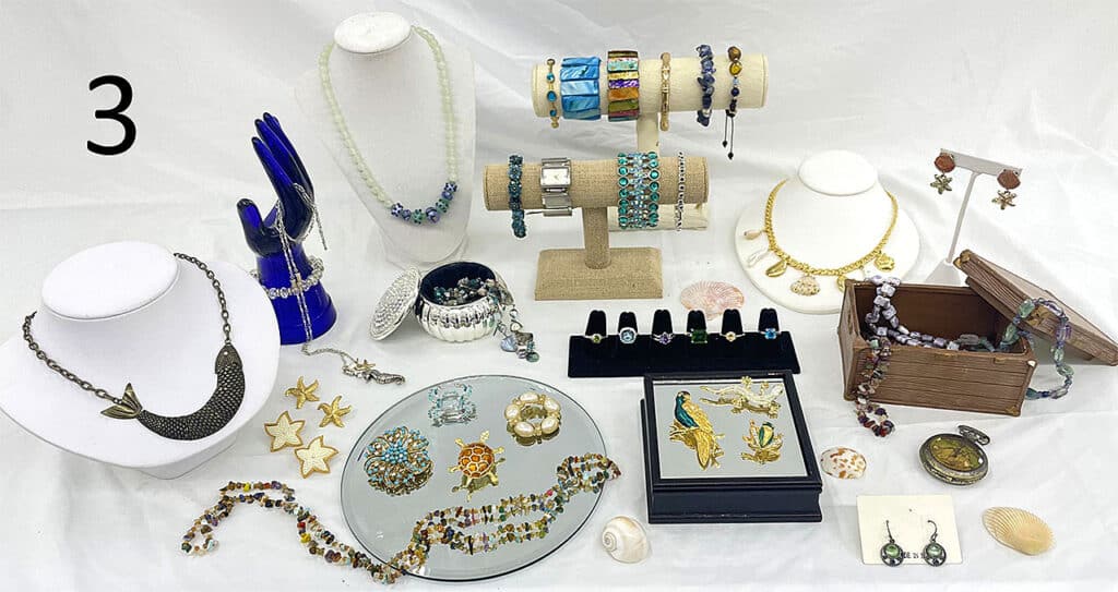 Women’s jewelry.